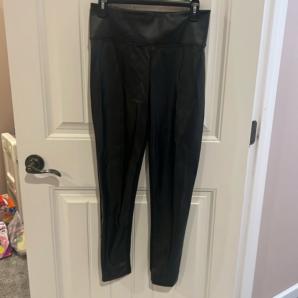 Victoria’s Secret sport faux, leather black legging new with tag size medium